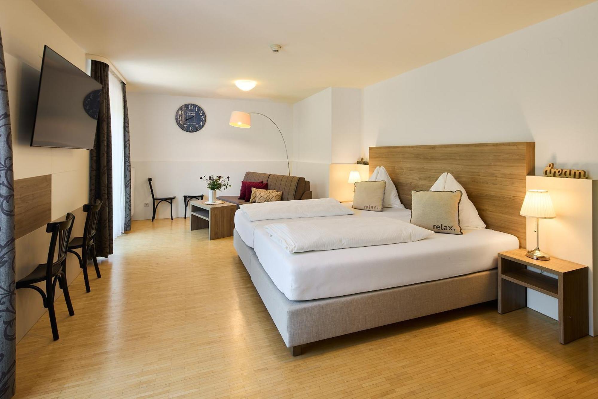 Europahaus Hotel 2*